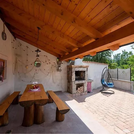 別荘 Nice Home In Jurdani With Private Swimming Pool, Can Be Inside Or Outside Jurdani