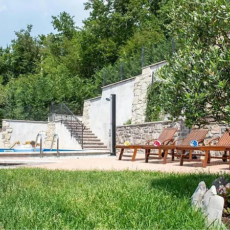 別荘 Nice Home In Jurdani With Private Swimming Pool, Can Be Inside Or Outside *