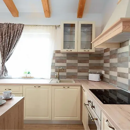 Nice Home In Jurdani With Private Swimming Pool, Can Be Inside Or Outside Jurdani
