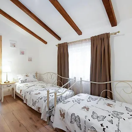 Nice Home In Jurdani With Private Swimming Pool, Can Be Inside Or Outside *
